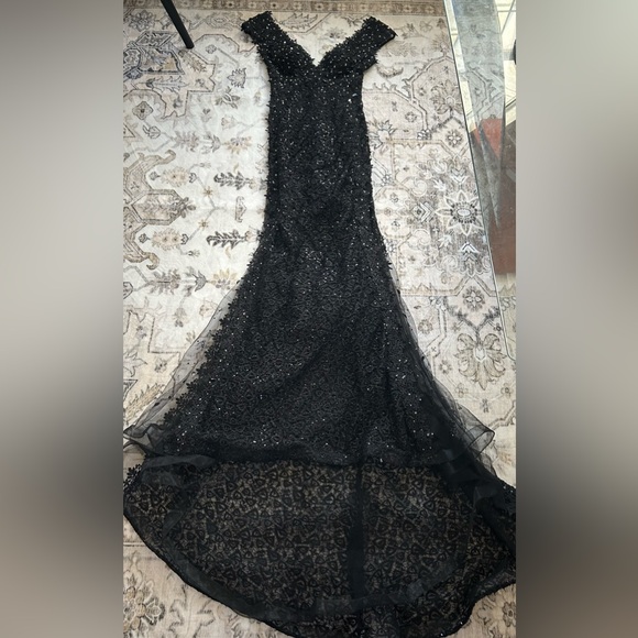Black lace and sequined dress, completely sheer except for the bust area. Size S - Picture 9 of 16